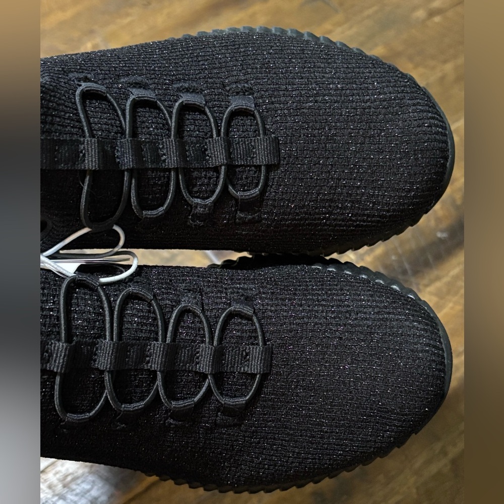 NWT Skechers Sport Shoes Memory Foam Sneakers Charlize Black Size 8 - Picture 2 of 8